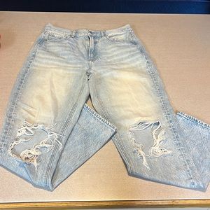 Womens American eagle distressed jeans.